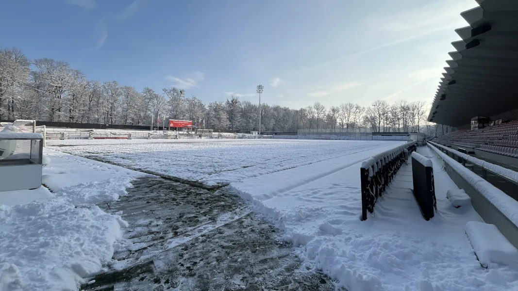 Das Franz-Kremer-Stadion am Donnerstagvormittag. (Foto: GEISSBLOG)