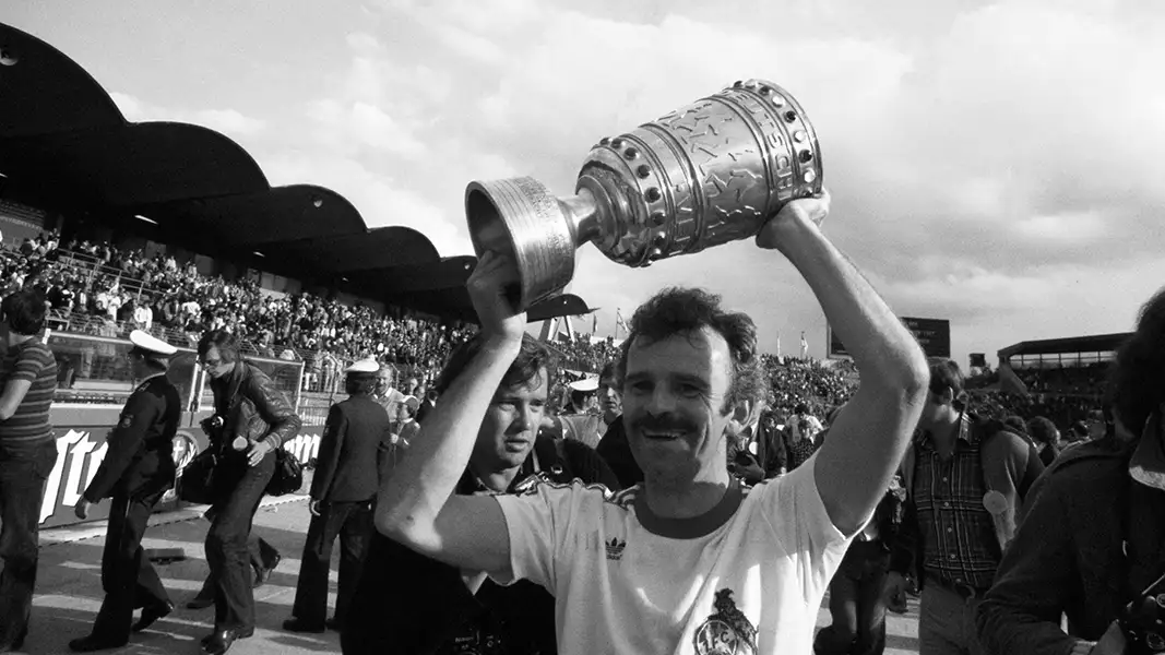 Heinz Simmet gewann mit dem 1. FC Köln drei Mal den DFB-Pokal und ein Mal die Deutsche Meisterschaft. (Foto: IMAGO / Zimmermann)