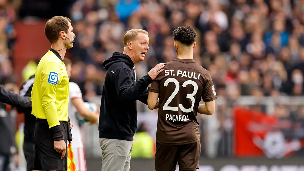 Timo Schultz und Leart Pacarada gemeinsam beim FC St. Pauli. (Foto: IMAGO / Philipp Szyza)