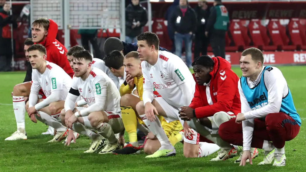 Die Profis des 1. FC Köln nach dem ersten Schultz-Sieg gegen Eintracht Frankfurt. (Foto: Bucco)