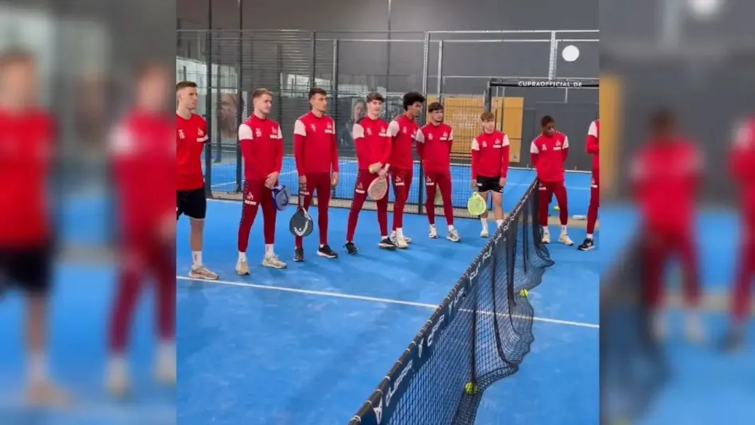 Die Profis des 1. FC Köln spielten am Donnerstag Padel statt Fußball. (Foto: Instagram/Padelbox)