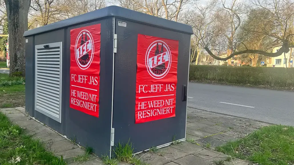 Die Fans des 1. FC Köln haben in Köln zahlreiche Plakate verteilt. (Foto: GEISSBLOG)