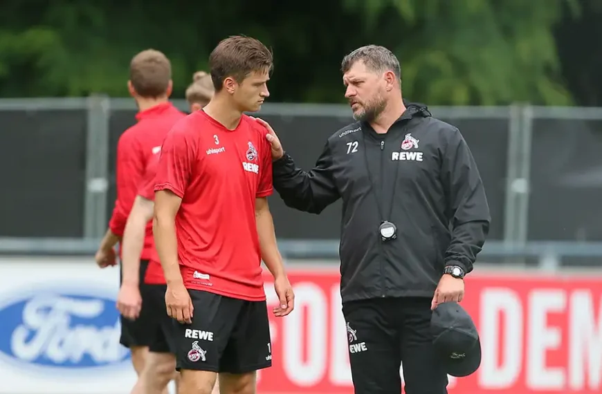 Kürzlich noch beim FC, nun zusammen beim Hamburger SV: Noah Katterbach und Steffen Baumgart. (Foto: Bucco)