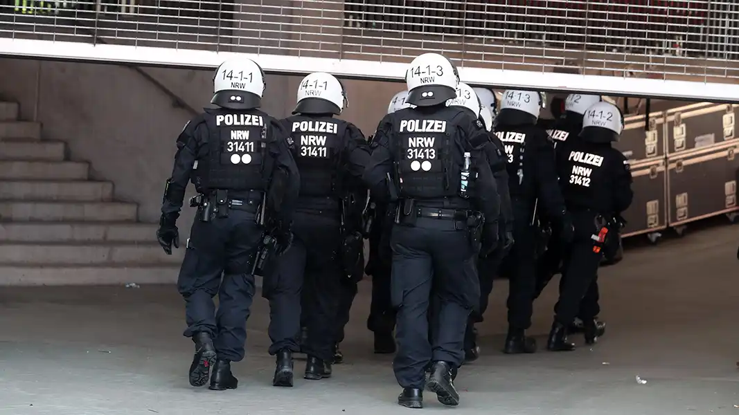 Polizeieinsatz nach dem Spiel des FC gegen Frankfurt. (Archivbild: Bucco)