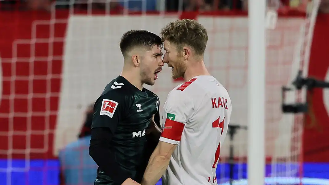 Florian Kainz gerät mit Romano Schmid aneinander. (Foto: Bucco)