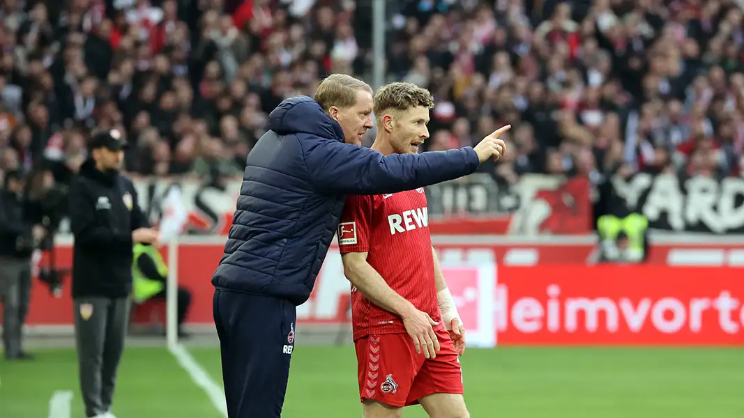 Timo Schultz gibt Florian Kainz gegen den VfB Stuttgart taktische Anweisungen. (Foto: IMAGO / Sportfoto Rudel)
