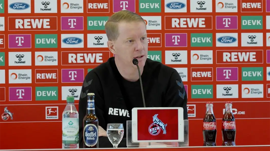 Timo Schultz auf der Pressekonferenz vor dem Heimspiel gegen Eintracht Frankfurt. (Foto: 1. FC Köln)