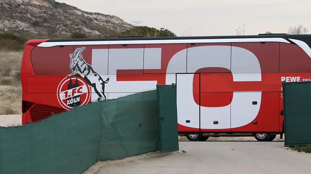 Auch den Mannschaftsbus hatte der FC nach Algorfa bringen lassen. (Foto: GEISSBLOG)