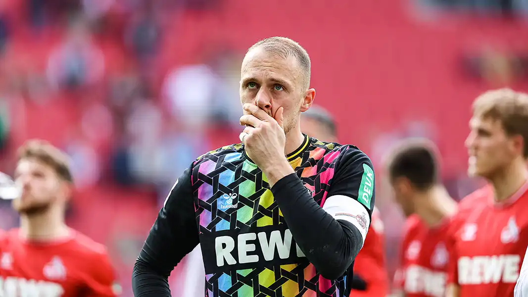 Marvin Schwäbe rettete dem FC einen Punkt in Augsburg. (Foto: IMAGO / Eibner)