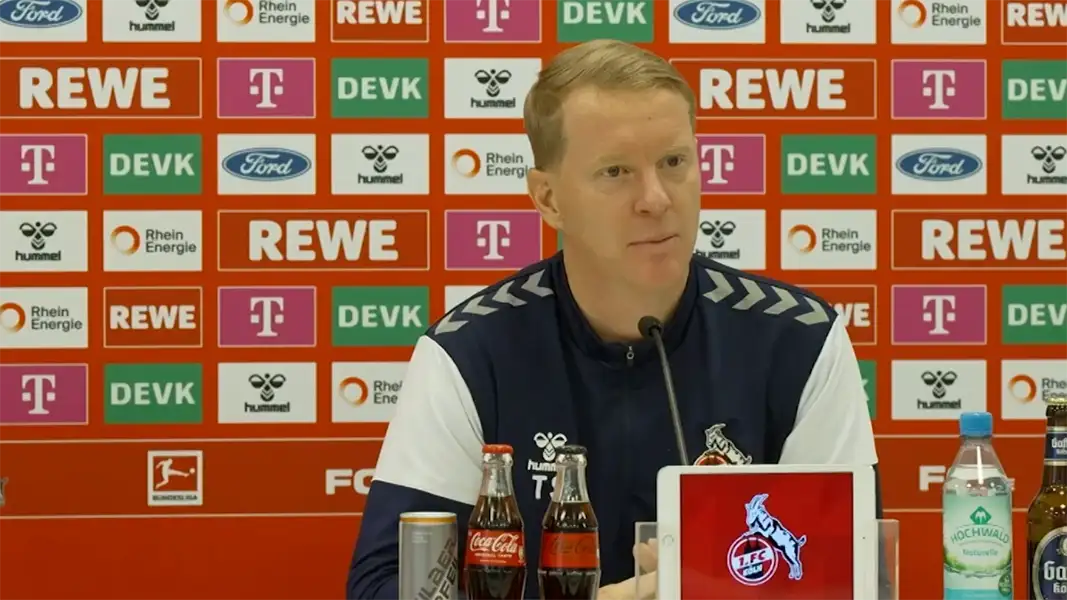 Timo Schultz auf der Pressekonferenz vor dem Spiel gegen den SV Darmstadt 98. (Foto: 1. FC Köln)