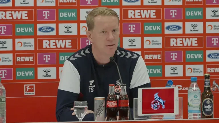 Timo Schultz auf der Pressekonferenz vor dem Spiel in Mainz. (Foto: 1. FC Köln)