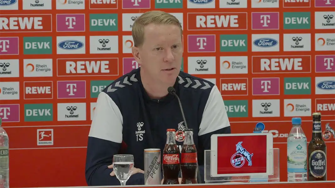 Timo Schultz auf der Pressekonferenz vor dem Spiel in Mainz. (Foto: 1. FC Köln)