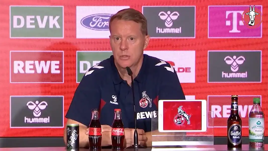 Timo Schultz nach dem Spiel gegen Bochum auf der Pressekonferenz. (Foto: 1. FC Köln)