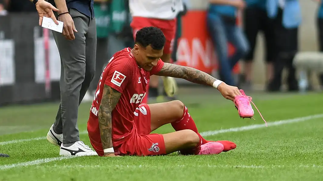 Davie Selke verletzt am Boden im Spiel gegen Bochum. (Foto: IMAGO / Treese)