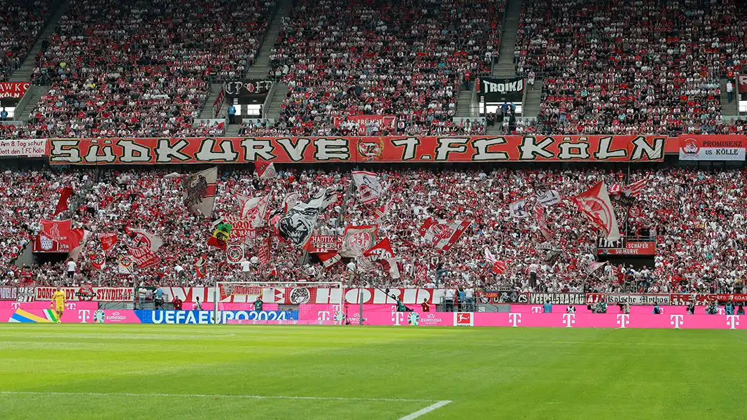 Die Fans des 1. FC Köln glauben an die Rettung. (Foto: Bucco)