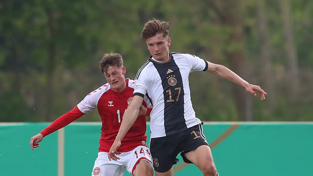 Matti Wagner (re.) im Dress der deutsche U18-Nationalmannschaft. (Foto: IMAGO / Jan Huebner)