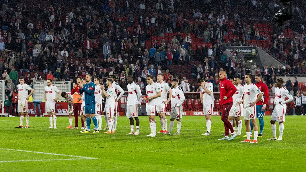 Die Mannschaft bekam nach dem 0:0 gegen Freiburg einen aufmunternden Applaus. (Foto: IMAGO/ Beautiful Sports)