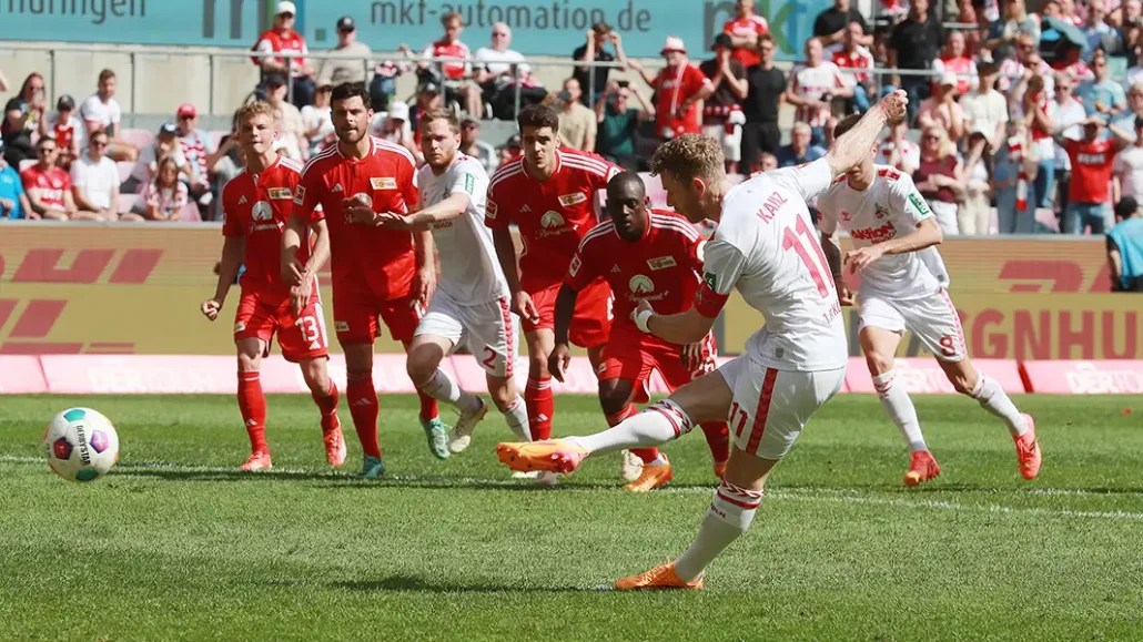 Mit dem Anschluss fing alles an: Florian Kainz verwandelt den Elfmeter zum 1:2. (Foto: Bucco)