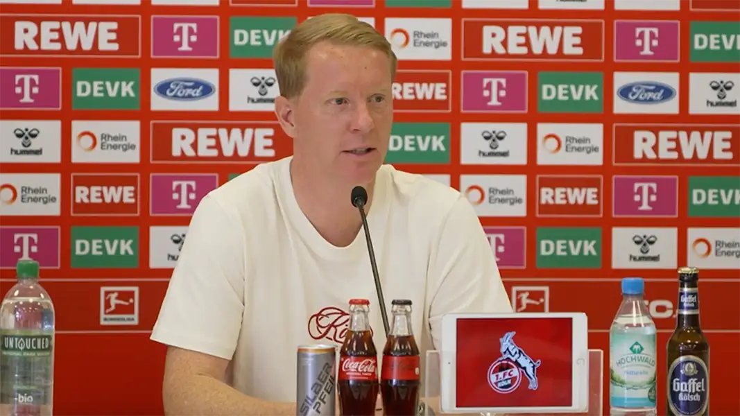 Timo Schultz auf der Pressekonferenz vor dem Spiel gegen Union Berlin. (Foto: 1. FC Köln)