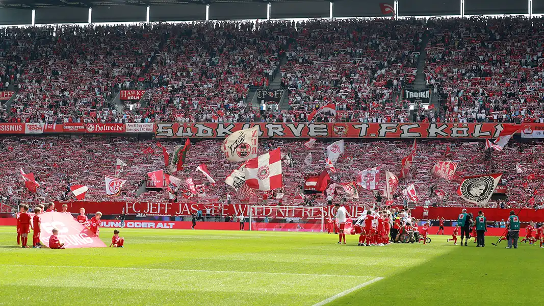 Die Fans des 1. FC Köln im RheinEnergieStadion. (Foto: Bucco)