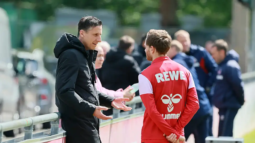 Christian Keller im Gespräch mit Benno Schmitz, dessen Vertrag am 30.06.2024 endet. (Foto: Bucco)