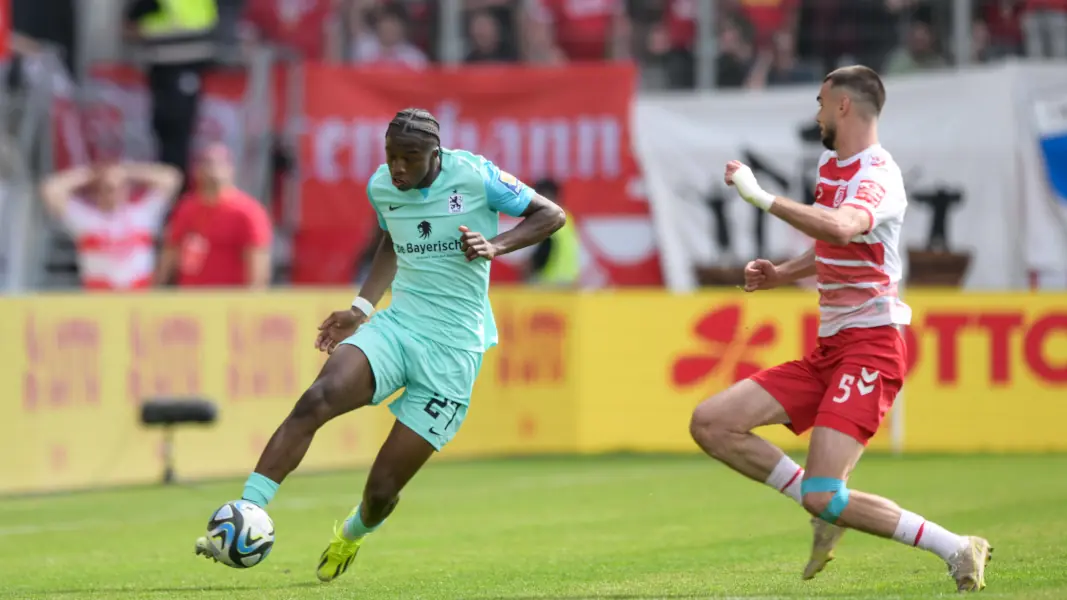 Mansour Ouro-Tagba (l.) wechselt zum 1. FC Köln, läuft aber kommende Saison für Jahn Regensburg auf. (Foto: IMAGO / Passion2Press)