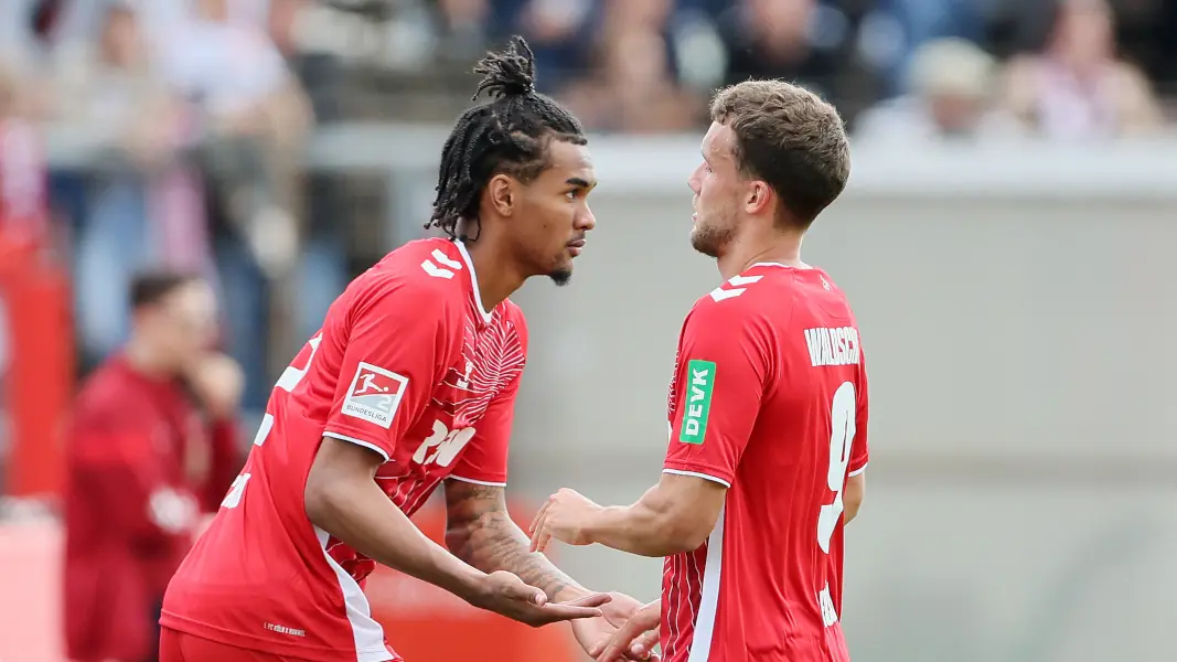 Damion Downs und Luca Waldschmidt im Testspiel. (Foto: Bucco)