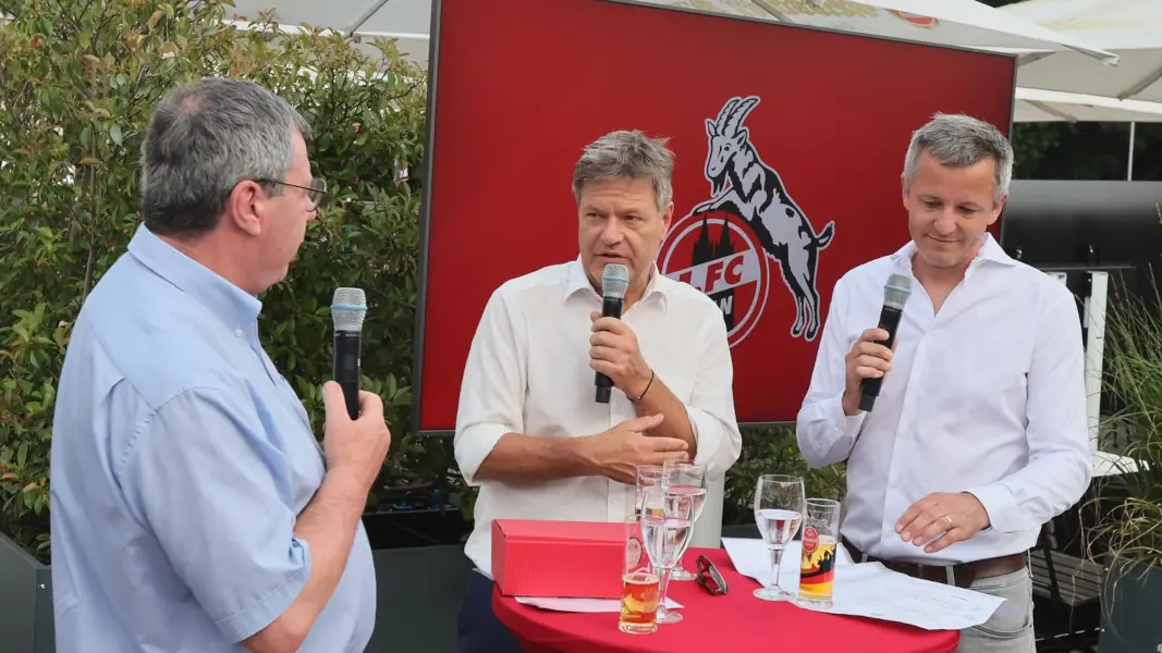 Robert Habeck im Gespräch mit Philipp Türoff und Werner Wolf. (Foto: Bucco)