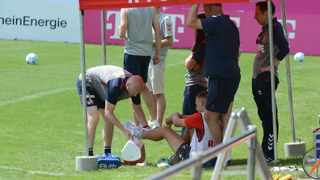 Tim Lemperle hat es im Training am linken Sprunggelenk erwischt. (Foto: GEISSBLOG)