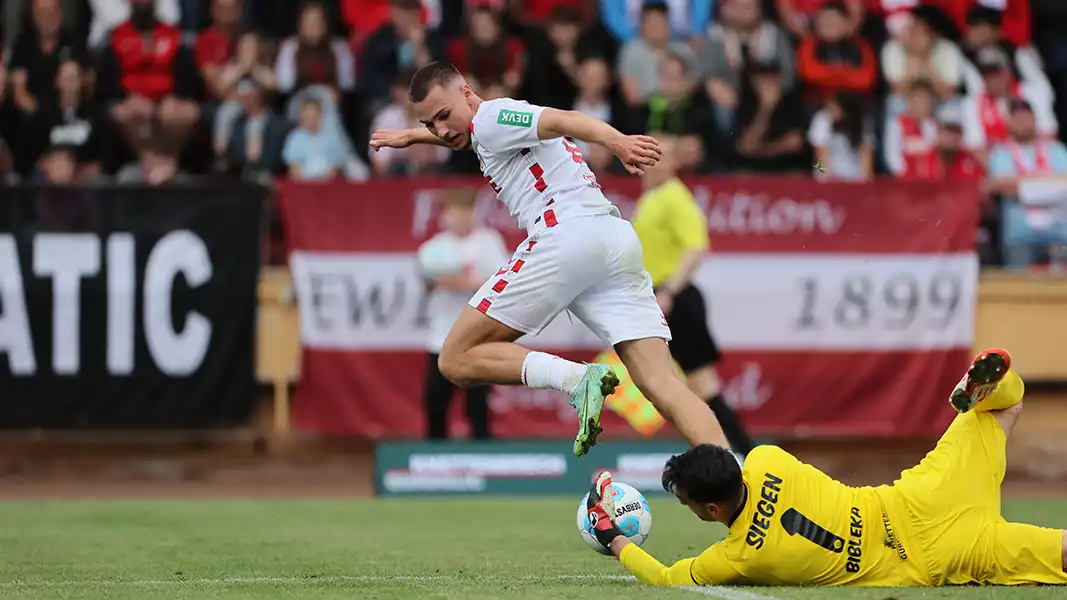 Tim Lemperle im Testspiel gegen Siegen. (Foto: Bucco)