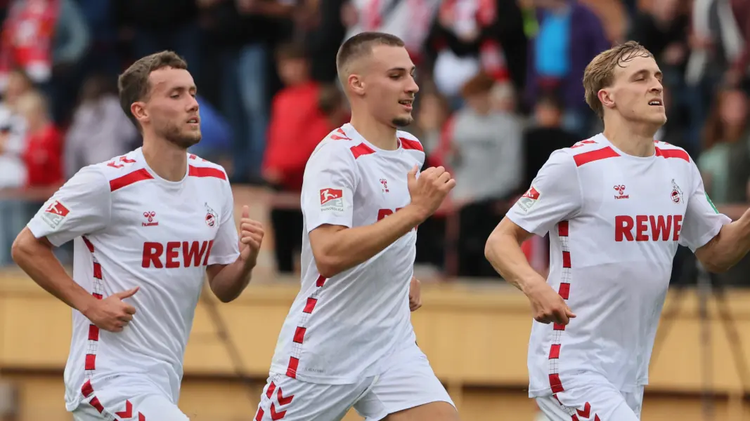 Tim Lemperle mit Luca Waldschmidt und Timo Hübers. (Foto: Bucco)