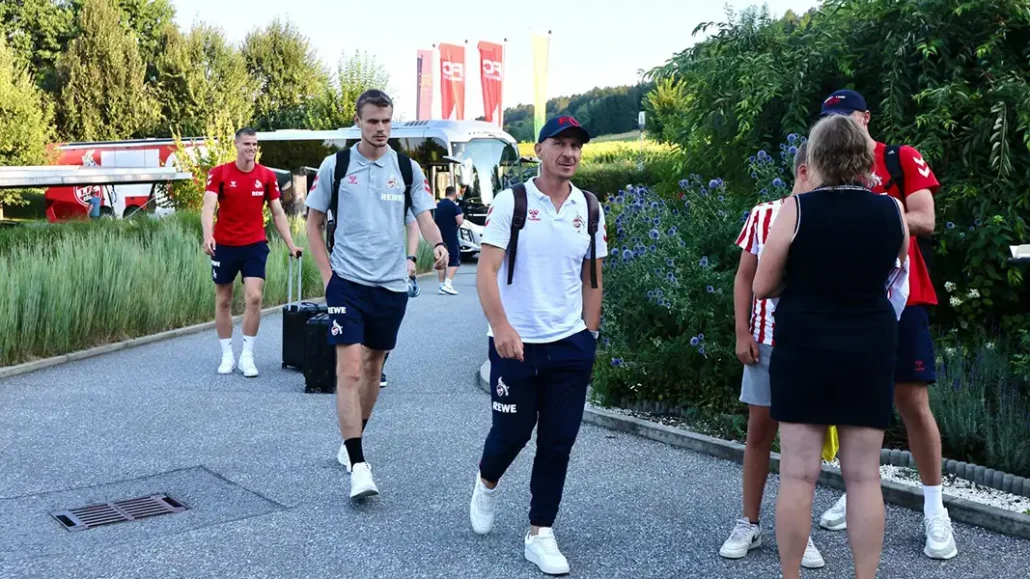 Gerhard Struber bei der Ankunft in Bad Waltersdorf. (Foto: Bucco)