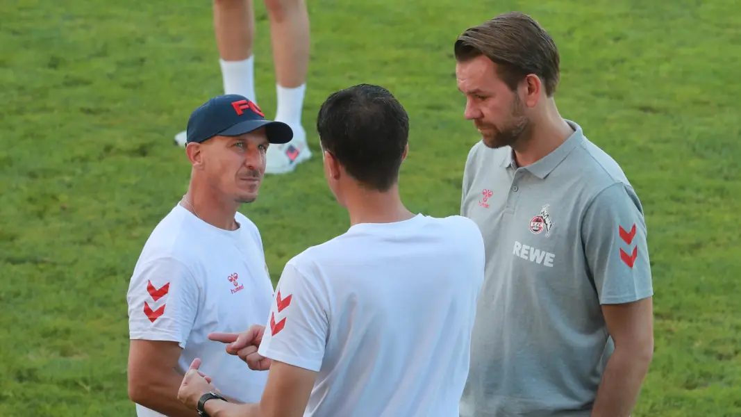 FC-Trainer Gerhard Struber mit Christian Keller und Thomas Kessler. (Foto: Bucco)