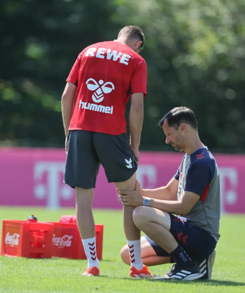 Mark Uth mit Physio Daniel Schütz. (Foto: Bucco)