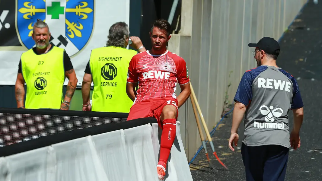 Mark Uth verließ in Elversberg nach wenigen Minuten wieder den Platz. (Foto: IMAGO / Jan Huebner)