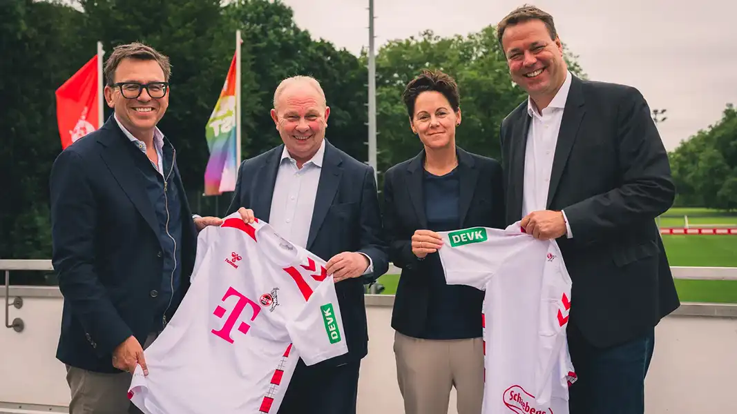 Gottfried Rüßmann (2.v.l.) im Sommer bei der Präsentation des DEVK-Engagements bei den FC-Frauen. (Foto: 1. FC Köln)