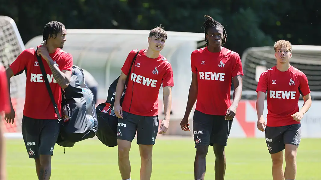 Elias Bakatukanda (2. v.r.) steht zum ersten Mal in dieser Saison im Profi-Kader. (Foto: Bucco)