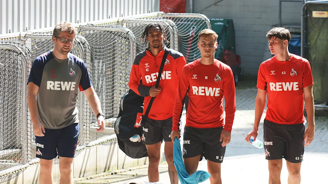 Damion Downs nach dem Training am Donnerstag mit Marvin Obuz und Jaka Potocnik (v.l.). (Foto: GEISSBLOG)