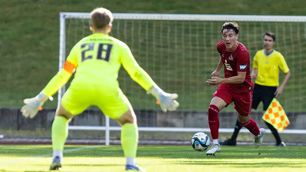 Nick Zimmermann im Trikot der U19. (Foto: IMAGO / Beautiful Sports)