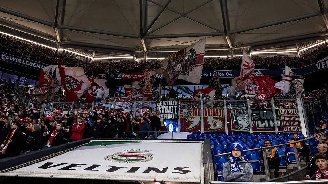 Die FC-Fans beim letzten Gastspiel auf Schalke. (Foto: IMAGO / Beautiful Sports)