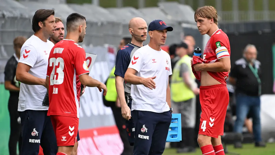 Gerhard Struber mit Kapitän Timo Hübers. (Foto: IMAGO / Ulrich Hufnagel)