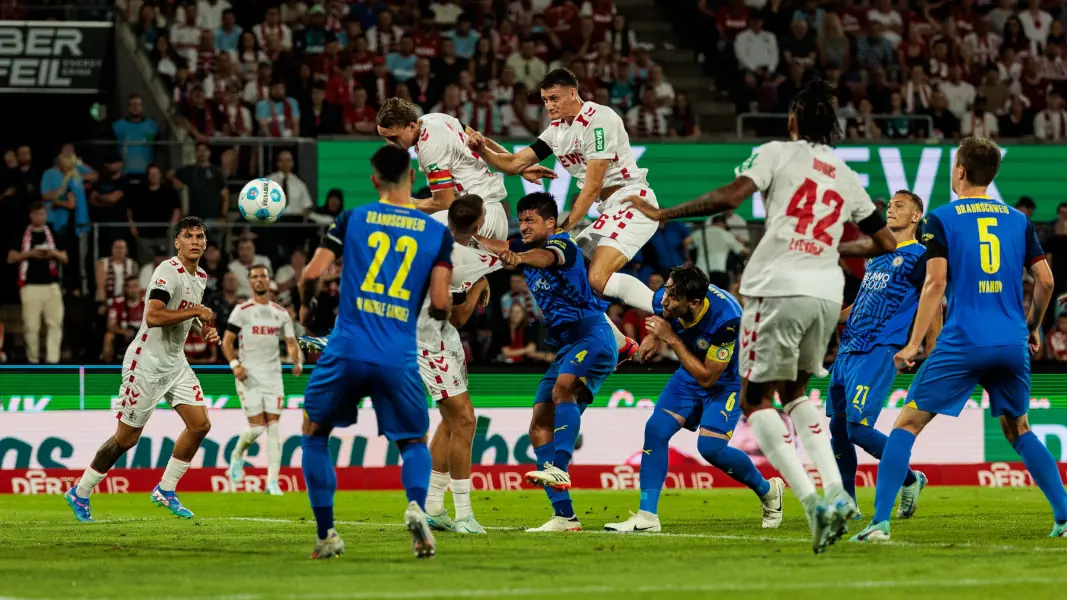 Timo Hübers köpfte zum 1:0 des 1. FC Köln gegen Eintracht Braunschweig ein. (Foto: IMAGO / Beautiful Sports)