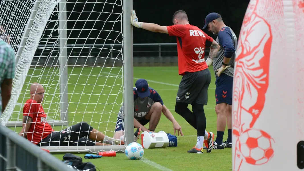 Matthias Köbbing wurde noch auf dem Platz behandelt. (Foto: GEISSBLOG)