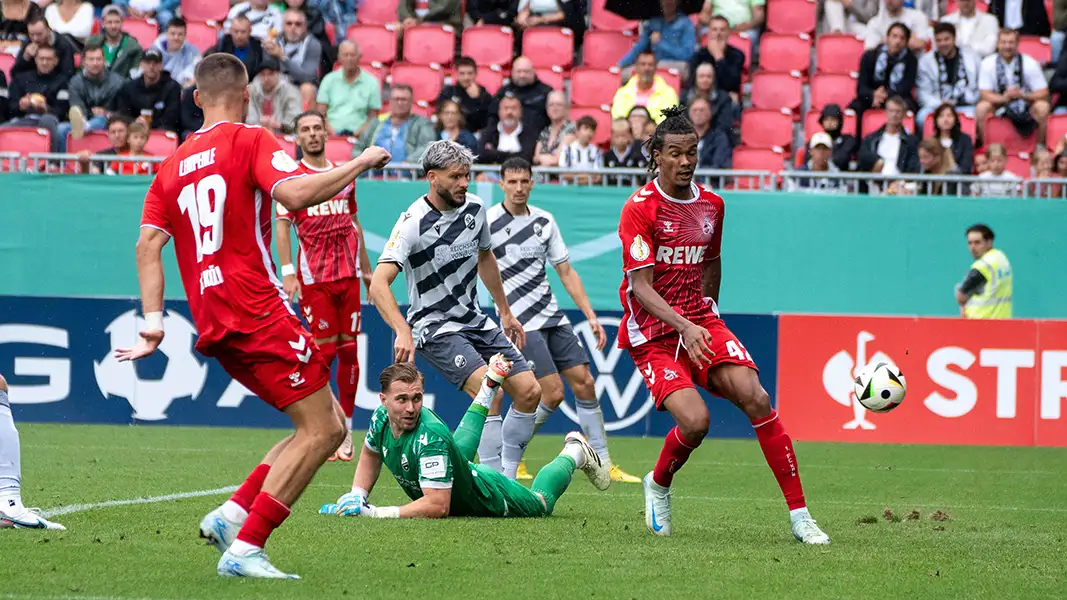 Tim Lemperle und Damion Downs warten beide noch auf ihr erstes Saisontor. (Foto: IMAGO / Huebner)