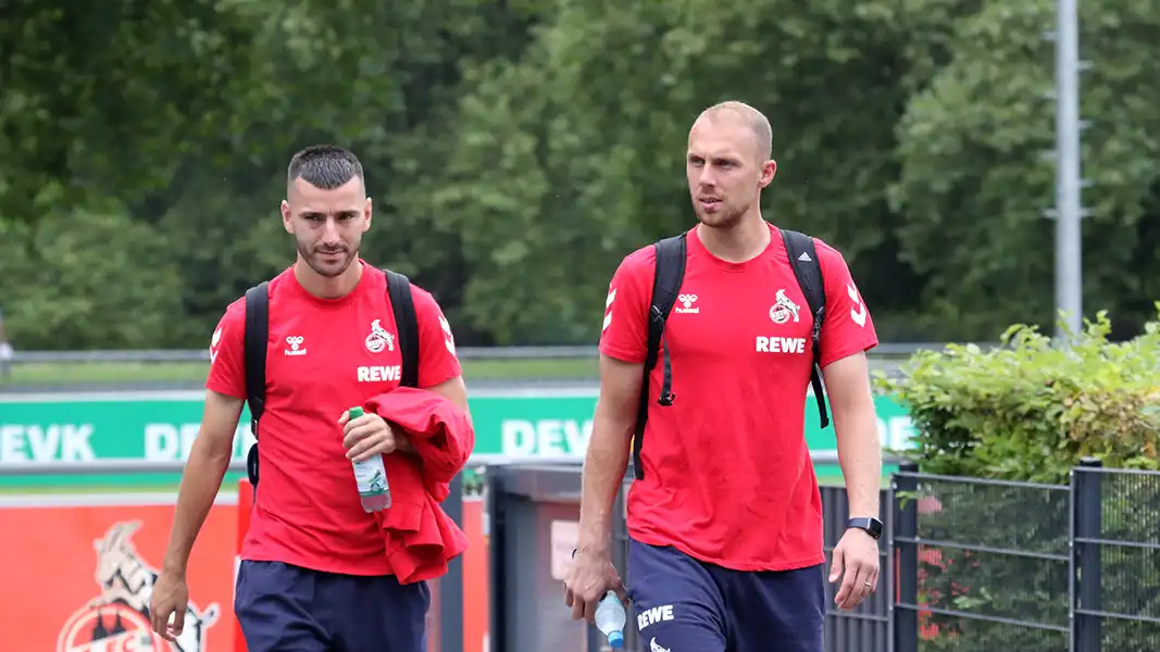 Marvin Schwäbe (re.) am Samstag zusammen mit Sargis Adamyan bei der Abfahrt nach Sandhausen. (Foto: GEISSBLOG)