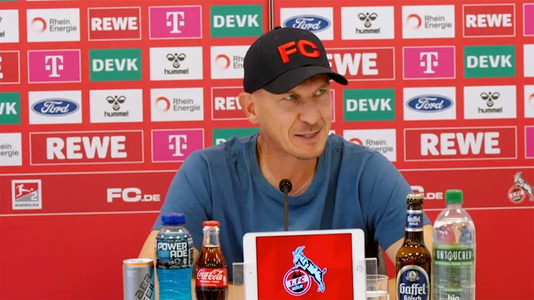 Gerhard Struber auf der Pressekonferenz vor dem Spiel gegen den SV Sandhausen. (Foto: 1. FC Köln)