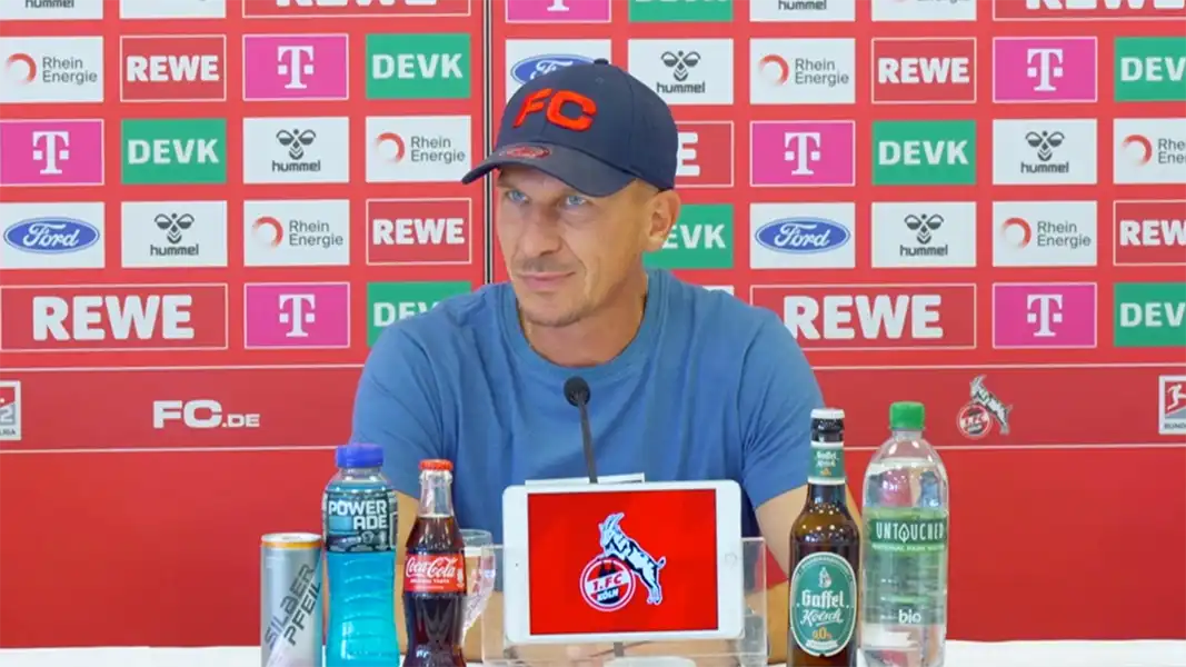 Gerhard Struber bei der Pressekonferenz vor dem FC-Spiel in Elversberg. (Foto: 1. FC Köln)