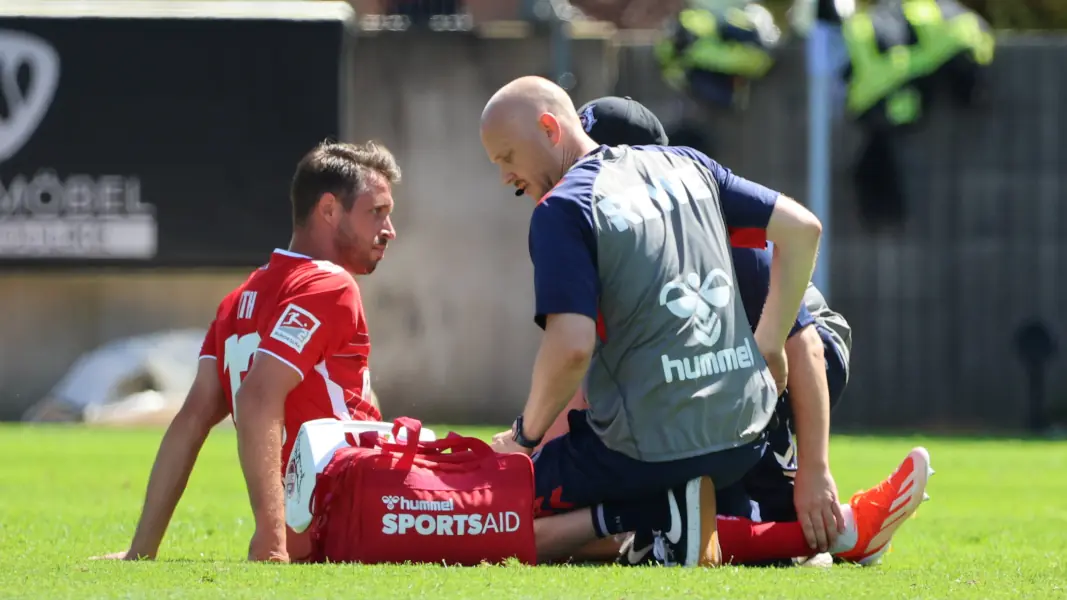 Mark Uth vor seiner Auswechslung in Elversberg. (Foto: IMAGO / Fussball-News Saarland)