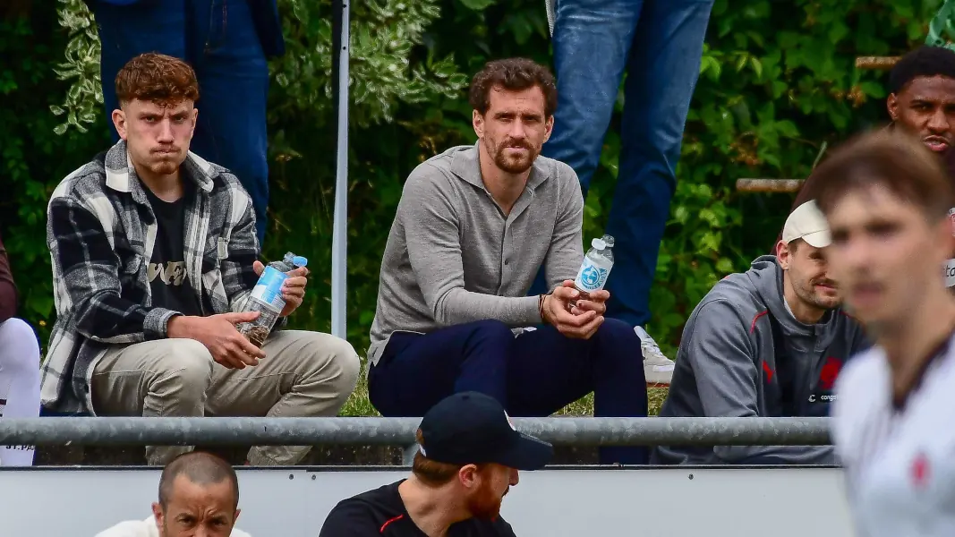 Simon Zoller ist beim FC St. Pauli derzeit nur Zuschauer. (Foto: IMAGO / Oliver Ruhnke)