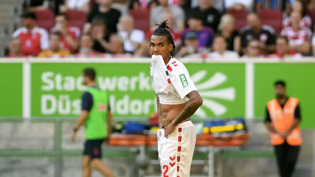 Damion Downs verletzt sich in Düsseldorf. (Foto: IMAGO / DeFodi)